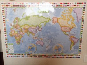 世界地図　頭がいい子の家のリビングには必ず「辞書」「地図」「図鑑」がある